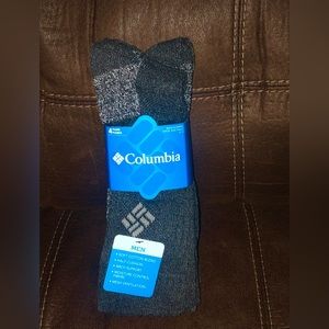 Columbia Men’s Long Black Socks Size 6-12 Four Pairs Soft Cotton Blend NWT